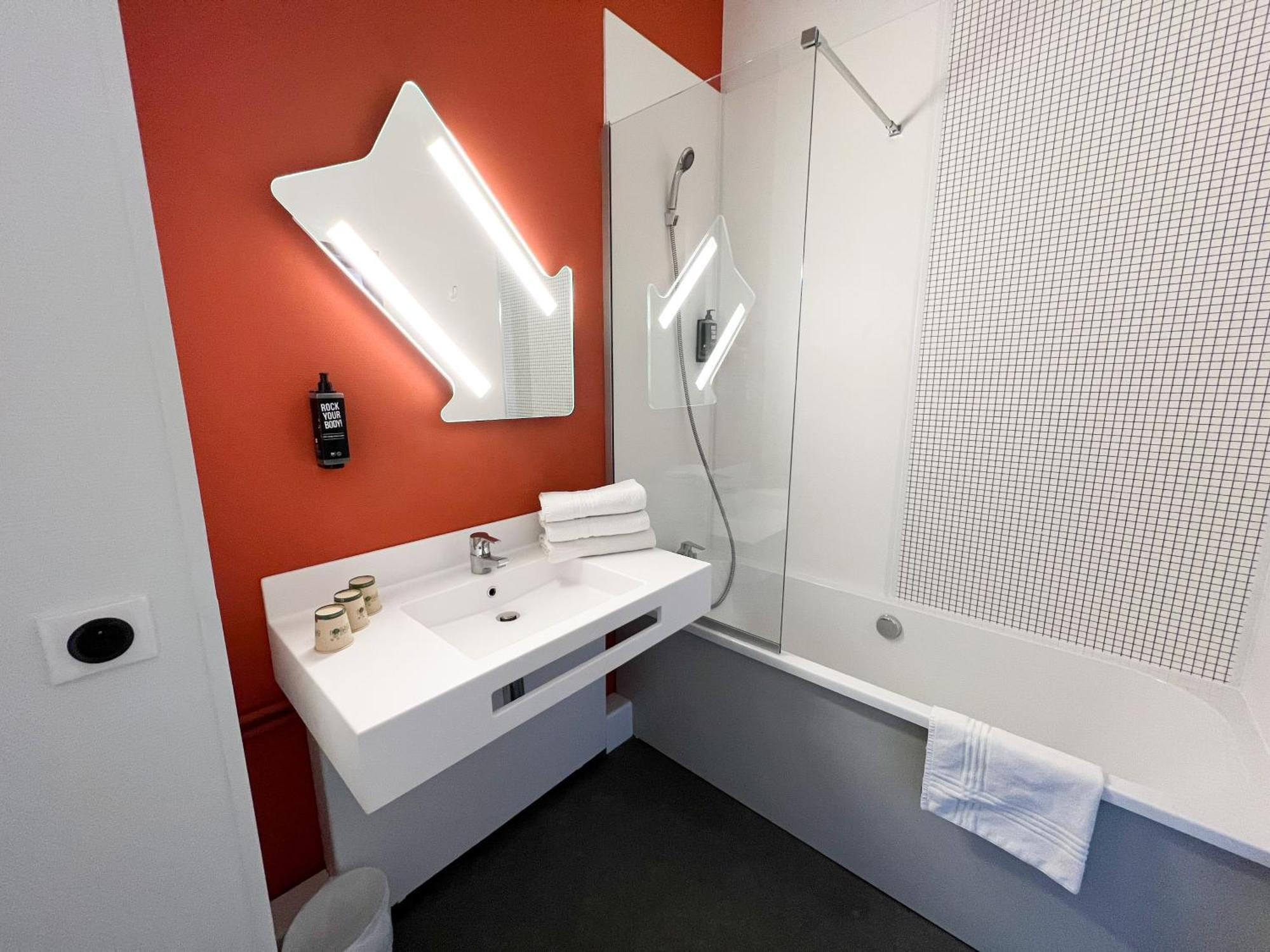 Ibis Budget Saint Christol Les Ales Экстерьер фото