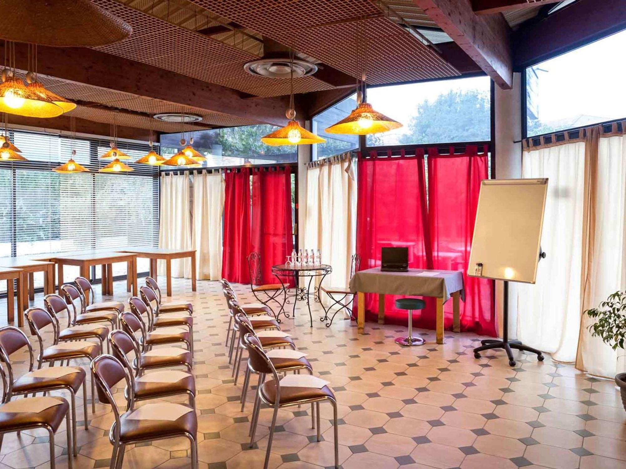 Ibis Budget Saint Christol Les Ales Экстерьер фото